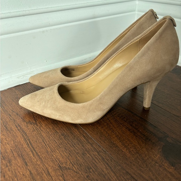 Michael Kors Pump - Picture 2 of 5